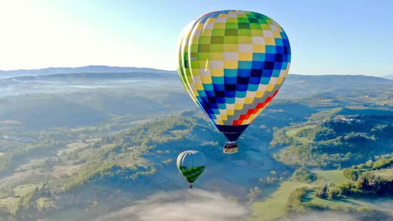 Vol en montgolfière au‑dessus de la Toscane