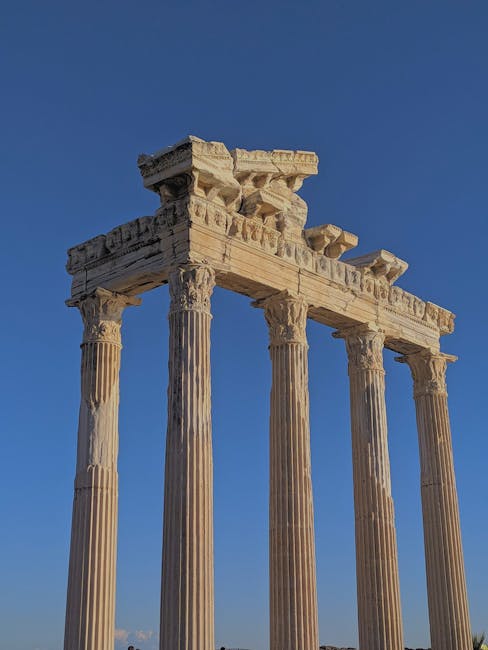 Colonnes d'un temple antique sur fond de ciel à Rhodes
