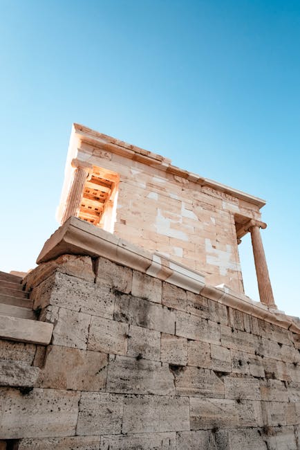 Petit temple antique en marbre sur le Mont Smith à Rhodes