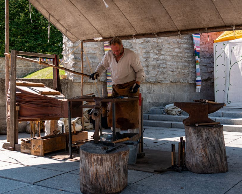 Laboratorio del fabbro con incudine e martello