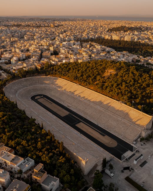 Stadio antico in pietra sul Monte Smith con città di Rhodes sullo sfondo