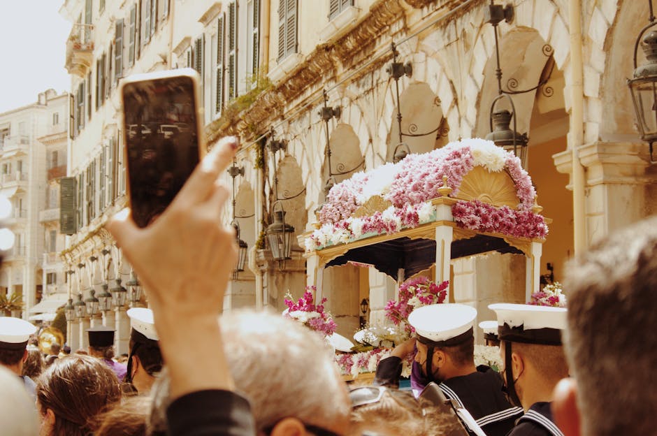 Processione di Pasqua sulla Spianada a Corfù, di notte