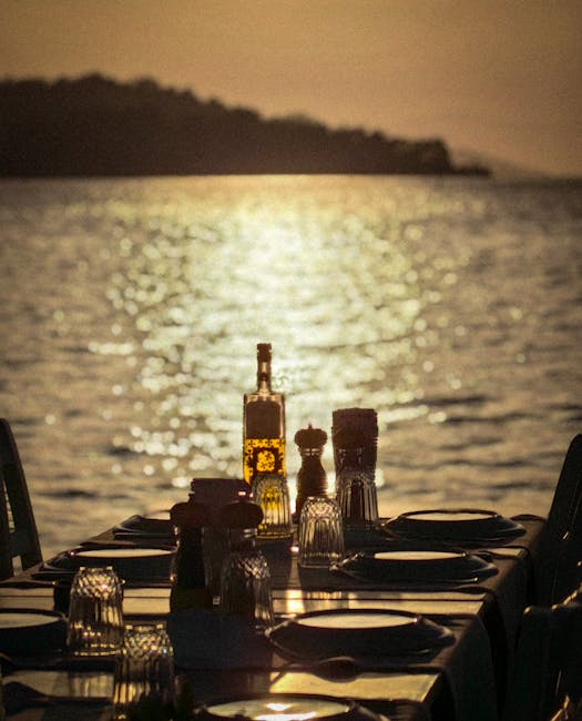 Taverna sul mare a Paleokastritsa durante il tramonto
