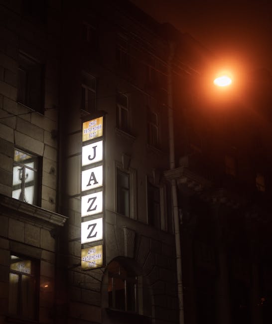 Esterno di un piccolo jazz club su una strada acciottolata di Corfù