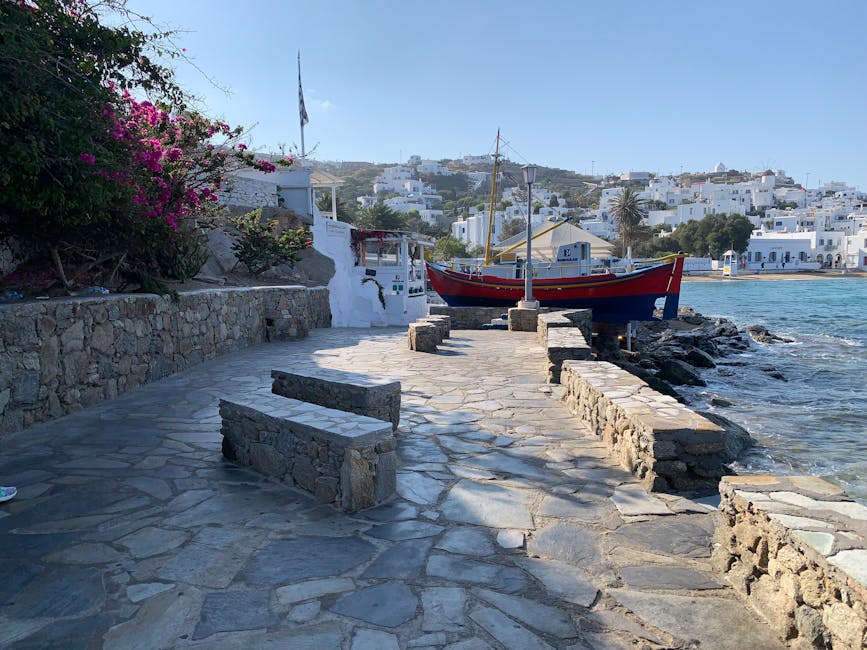 Kustpad langs Mykonos met uitzicht op zee