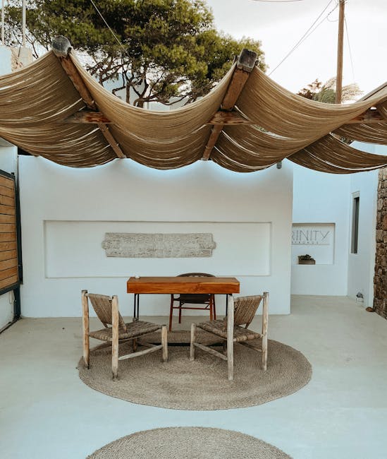 Buiten dineren bij een villa op Mykonos tijdens de avond