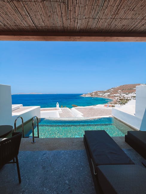 Terrasse avec petite piscine privée et vue panoramique sur Mykonos