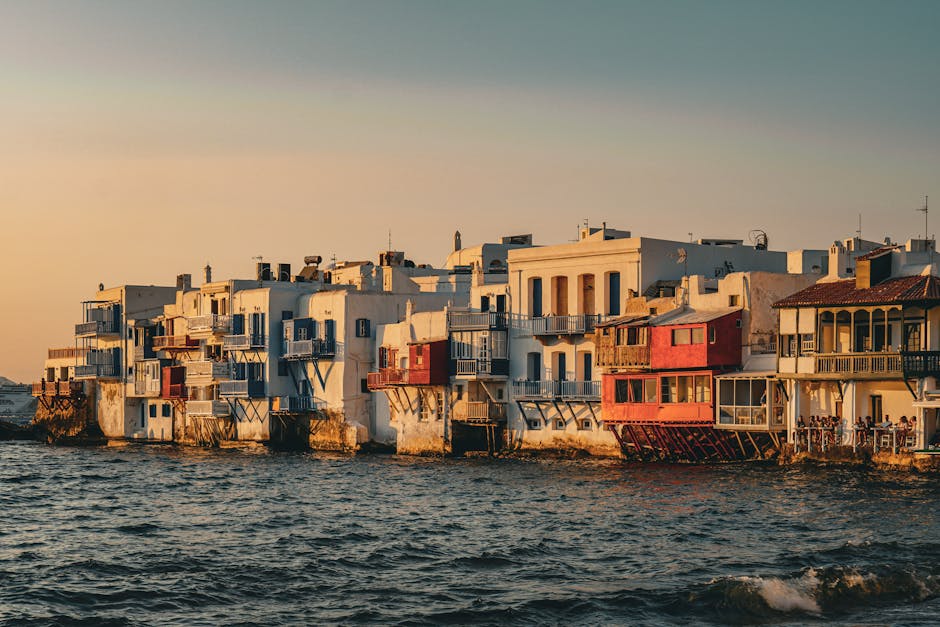 Maisons colorées de Little Venice bordant la mer à Mykonos