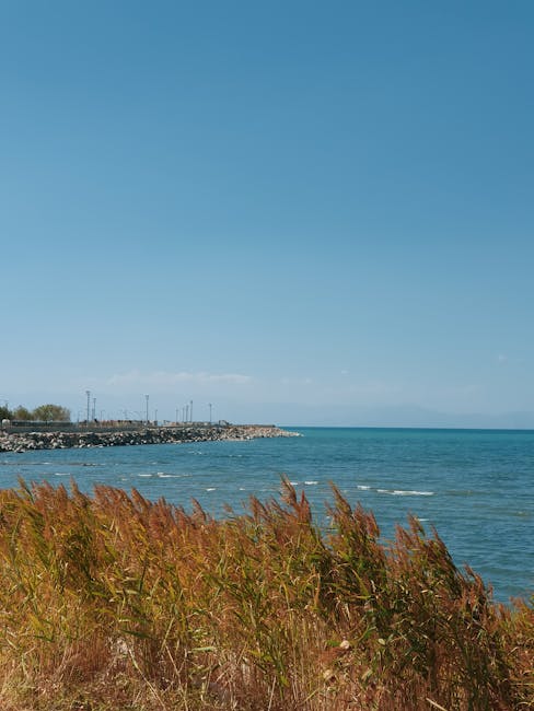 Passeggiata costiera di Nea Krini con tavolini sul mare
