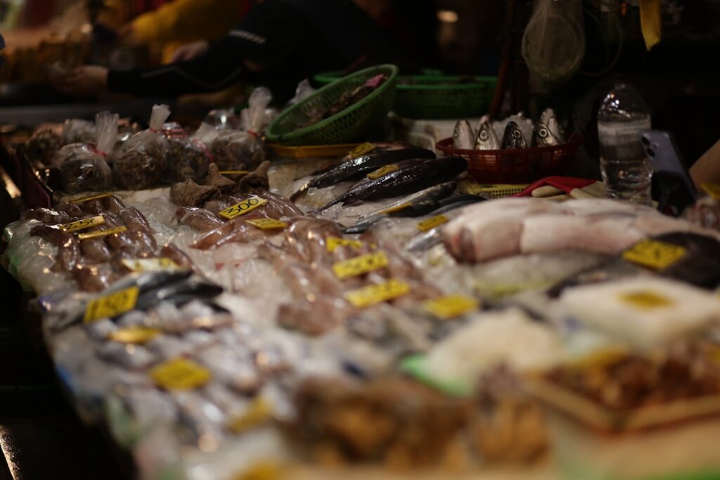 Banchi di pesce fresco: branzini e sardine