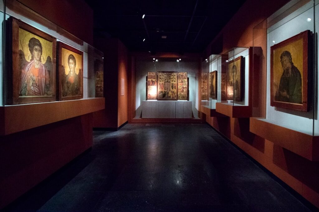 Interno del Museo della Cultura Bizantina, icone e mosaici