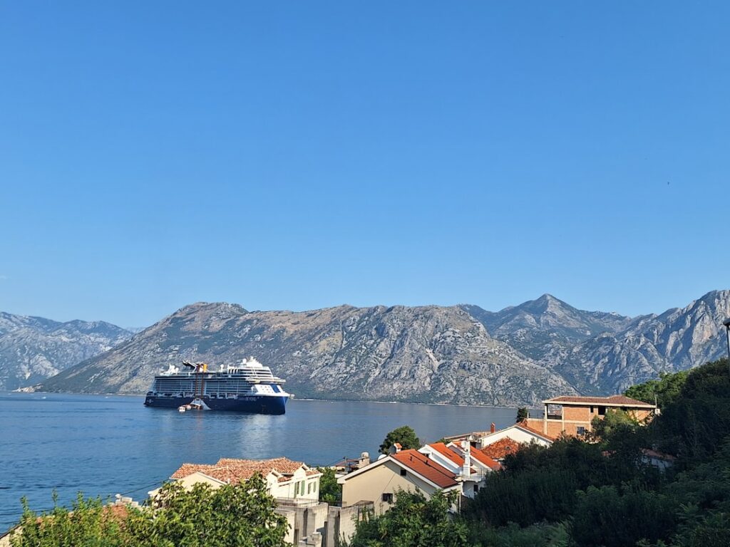 Casa sul mare a Dobrota con terrazza affacciata sulla baia