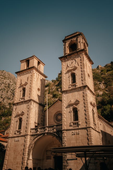 Cattedrale di San Trifone a Kotor, Montenegro, con doppie torri