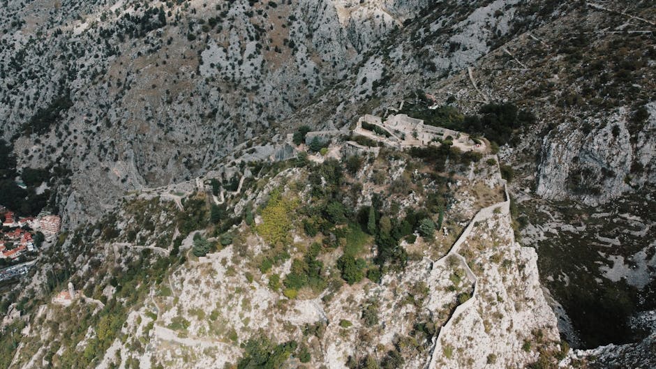 Festungsanlage auf steilem Fels über Kotor, Montenegro