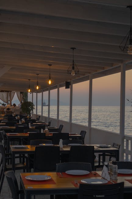 Caffè sul lungomare di Vlorë, terrazza mattutina