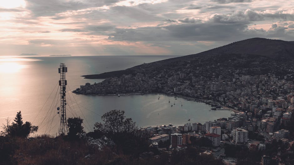 lungomare di Saranda al tramonto - vista del lungomare di Saranda