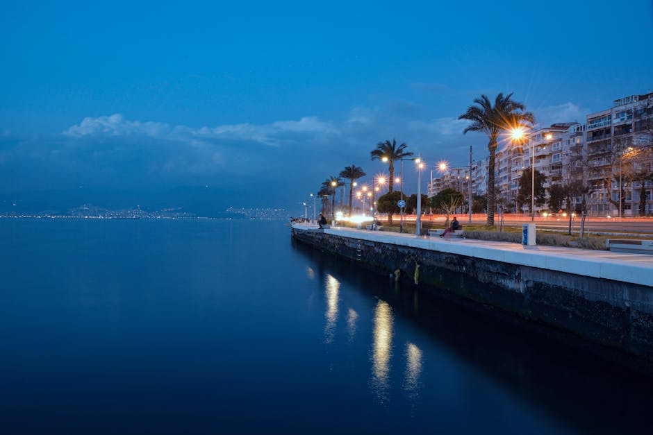 Lungomare di Vlorë al tramonto, vista sul mare e ristoranti