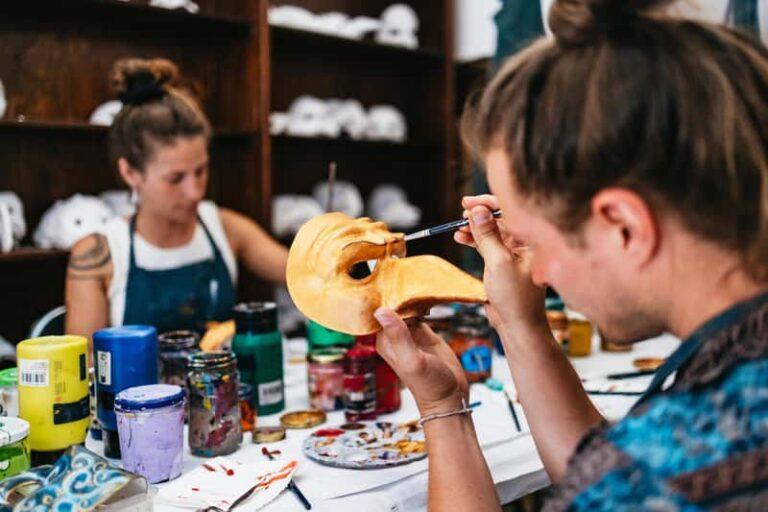 Atelier de peinture de masques