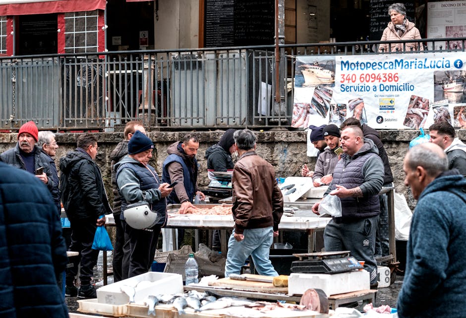 Rialto fish market crowded on a morning