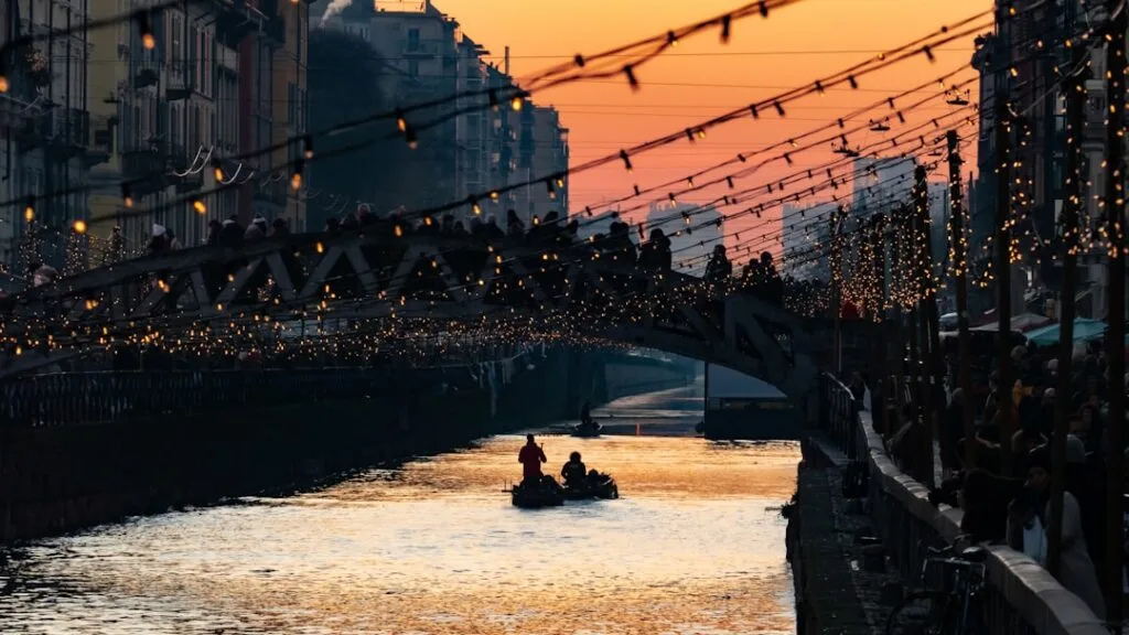 Couple proposal gondola sunset