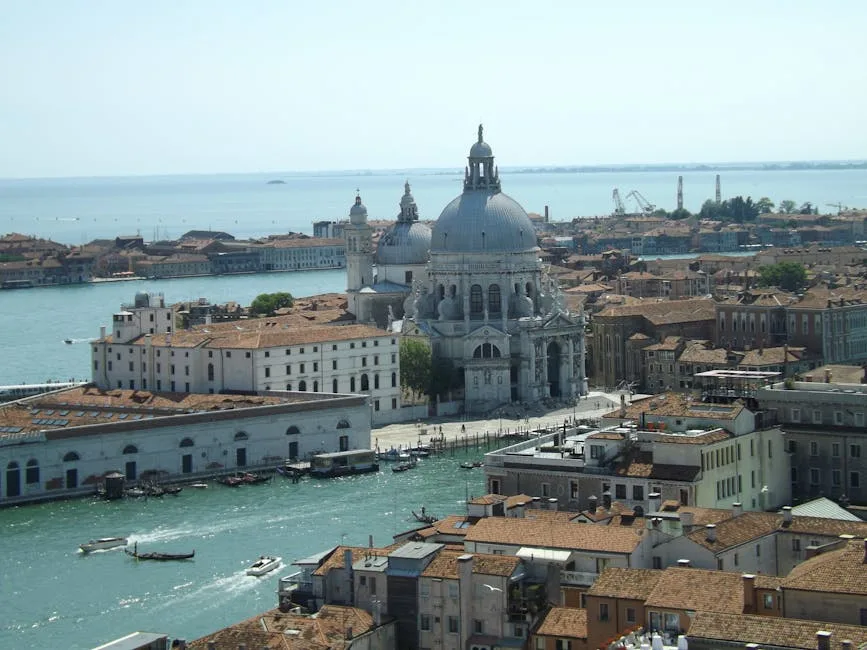 Vue aérienne de la basilique Santa Maria della Salute à Venise