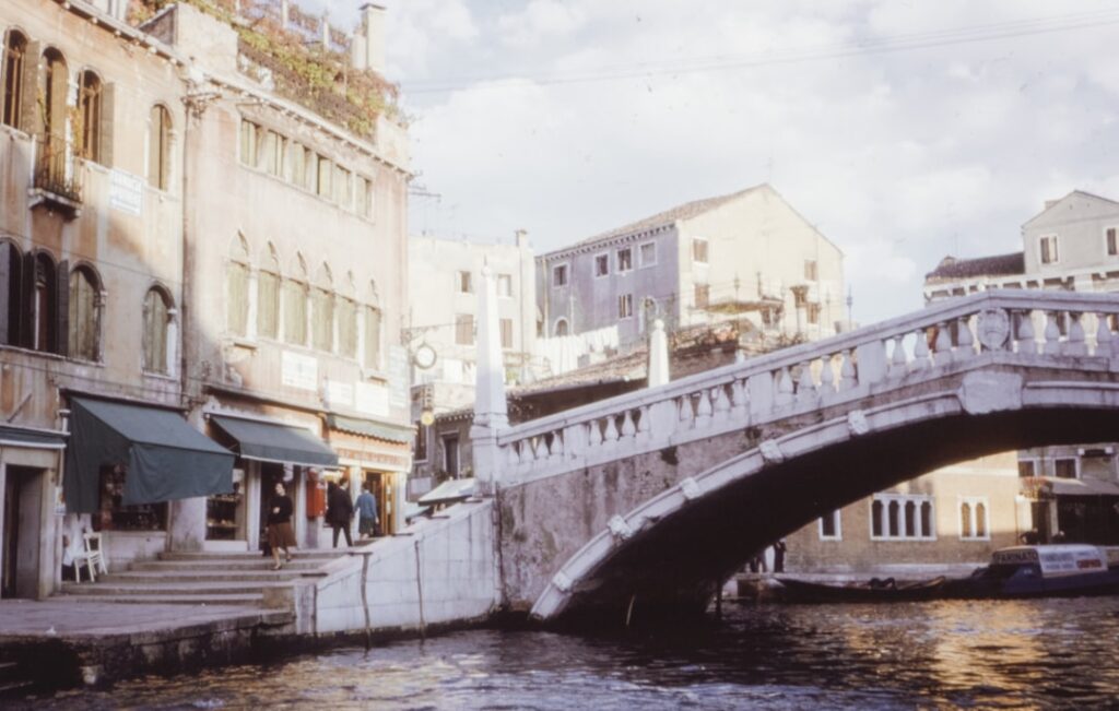 Rialto Bridge crowded midday