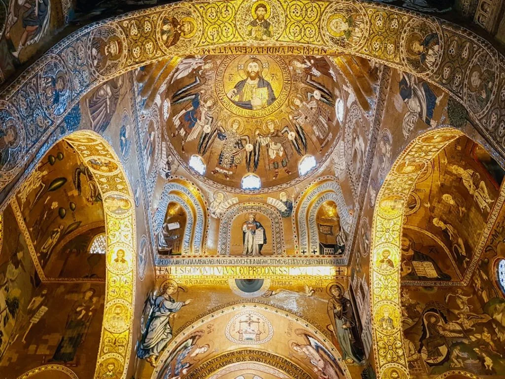 Mosaïques dorées et voûtes byzantines de la Basilique Saint-Marc, Venise