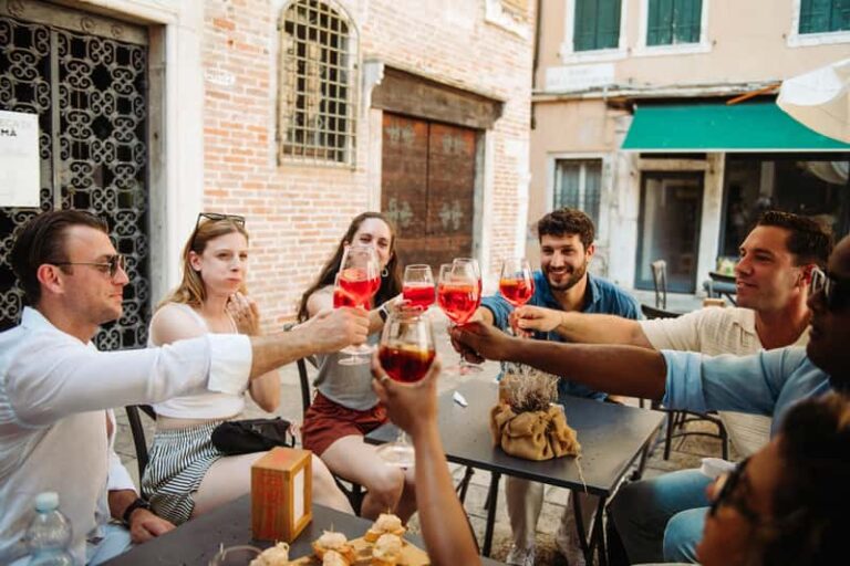 Visite nocturne cicchetti et vin (3h)