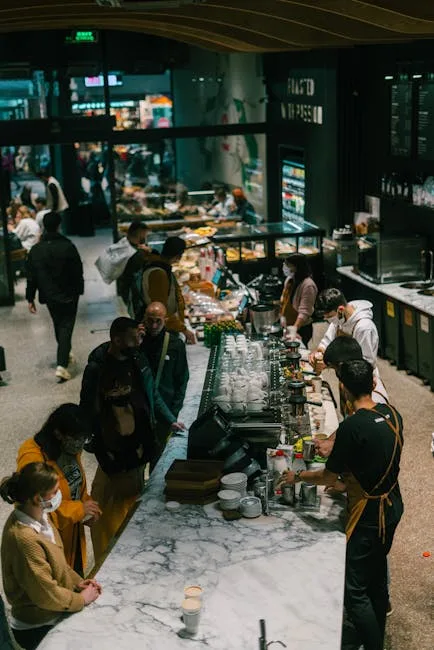Bar animé à Venise, clients au comptoir et serveurs préparant boissons