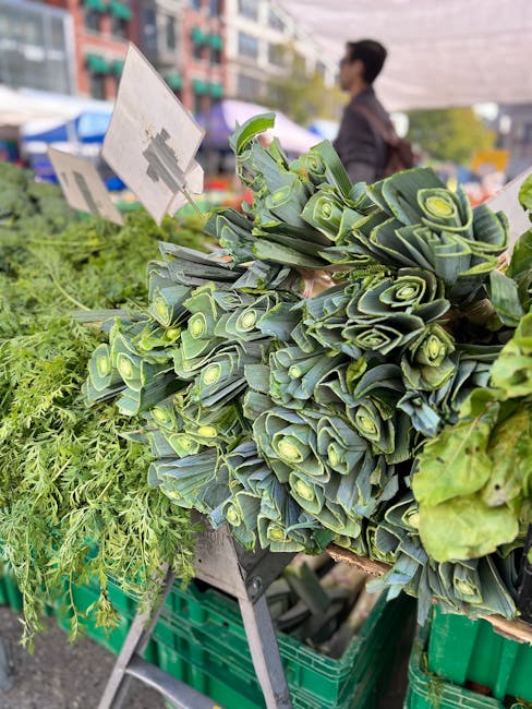 Verse artisjokken op marktstand, onscherpe marktkraam op de achtergrond in Split