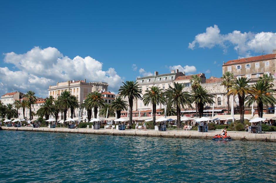 La Riva di Spalato con turisti sul lungomare