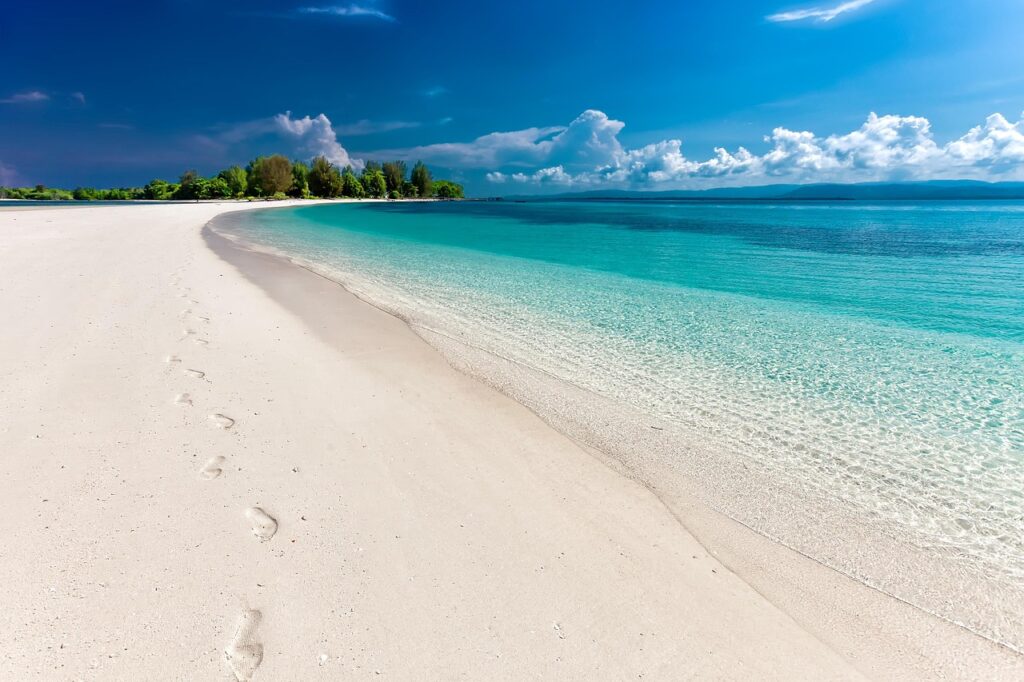 Spiaggia di Sakarun a Dugi Otok con acqua turchese e sabbia bianca