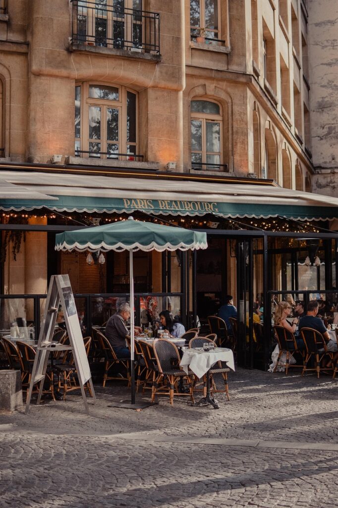Terrazza di un caffè in Piazza Narodni nel centro storico di Zara