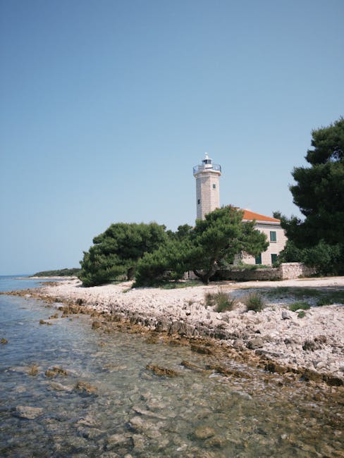 Faro di Veli Rat, costa di Dugi Otok cielo sereno