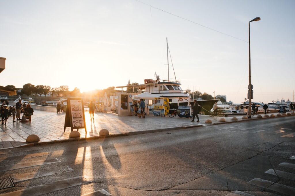 Porto dei traghetti di Zara all'alba