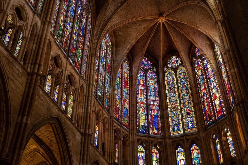 Interieur van de kerk van Sint-Donatus