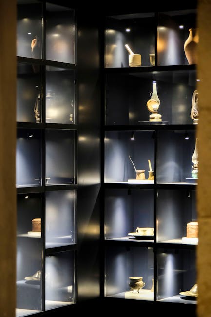 Interieur van het Museum of Ancient Glass met glasobjecten
