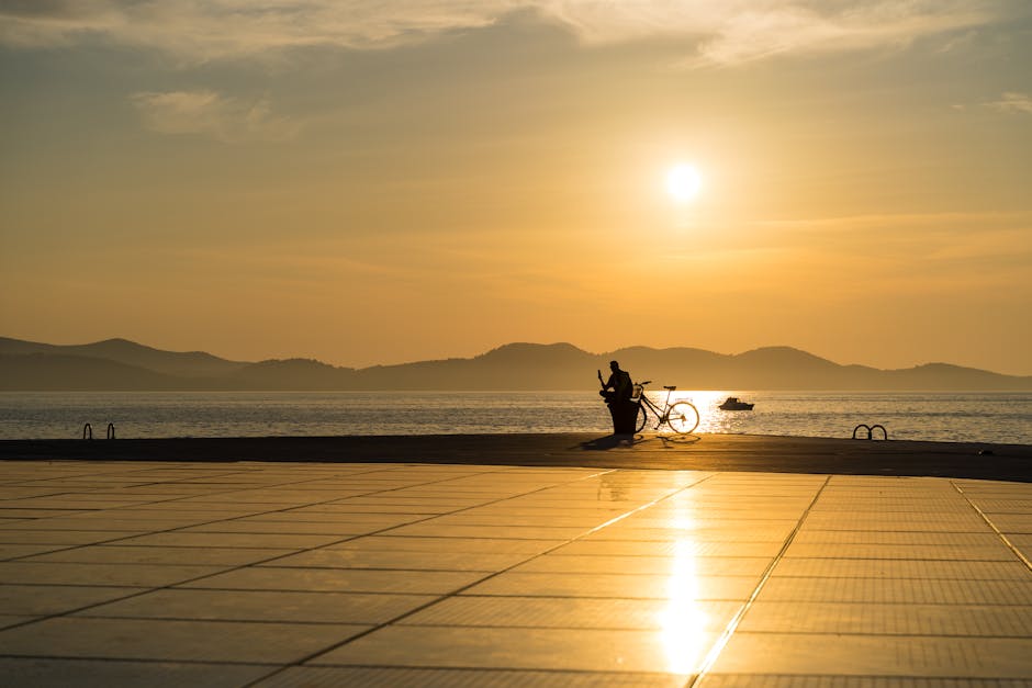 Zonsopgang vanaf de Zadar-kust met uitzicht over de eilanden