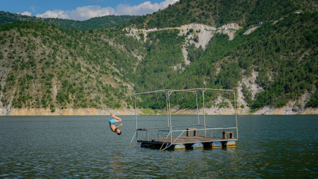 Electric boat crossing Kozjak Lake with tourists
