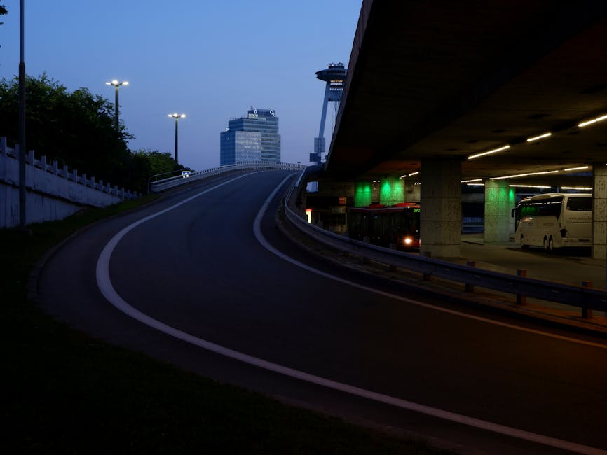 Autobus che parte dalla stazione di Zagabria all'alba