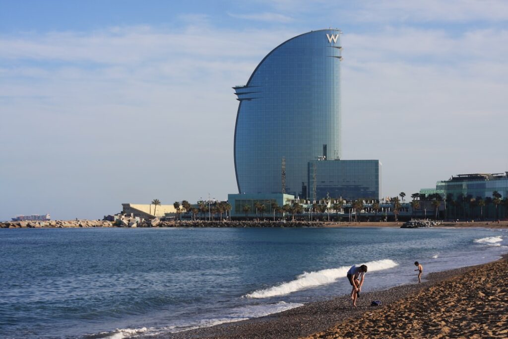 Platja de la Barceloneta bei klarem Wetter