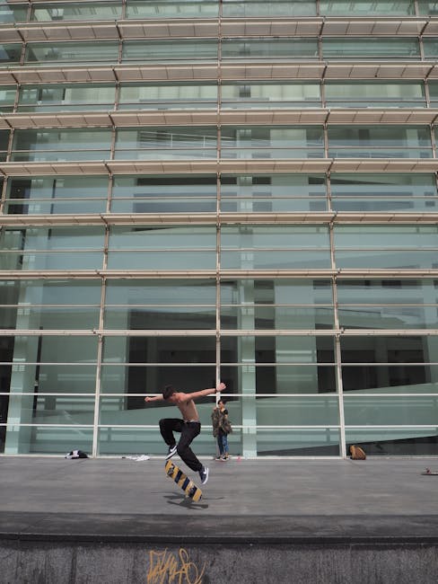 MACBA, museo di arte contemporanea, con skater nella piazza