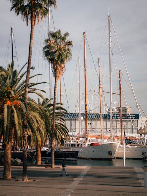 Port Vell mit Yachten und Promenade