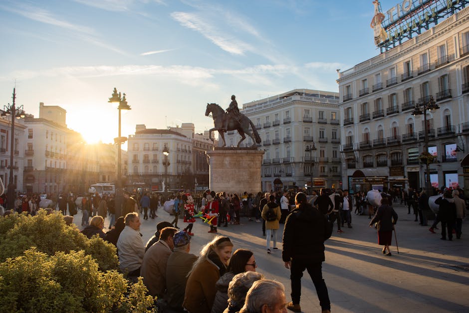 Folla serale in Puerta del Sol, Madrid
