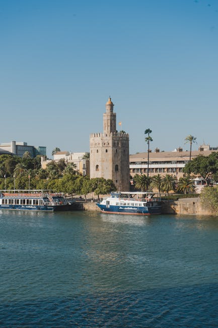 Passeggiata sul Guadalquivir vicino alla Torre del Oro