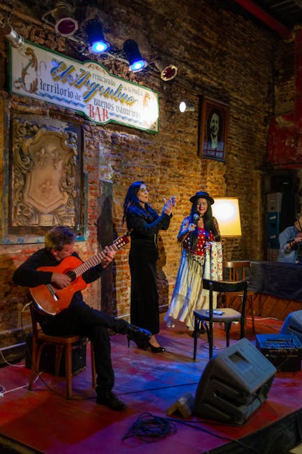 Interno intimo di un tablao flamenco