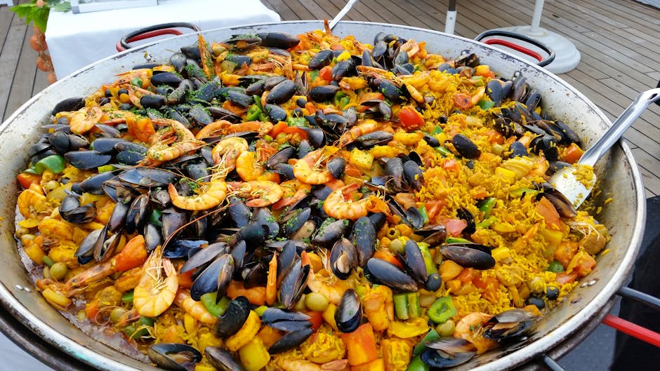 Paella sulla spiaggia di Casa Carmela al tramonto