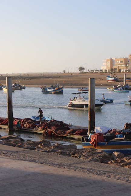 Barche dei pescatori a El Cabanyal vicino alla spiaggia