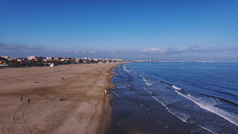 Passeggiata e spiaggia della Malvarrosa all'alba