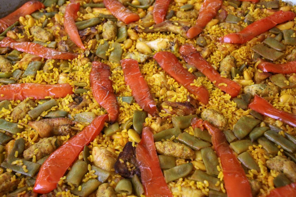 Paella tradizionale servita in un ristorante di Valencia